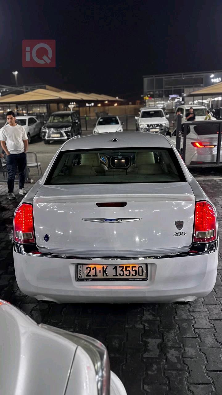 کرایسلەر 300